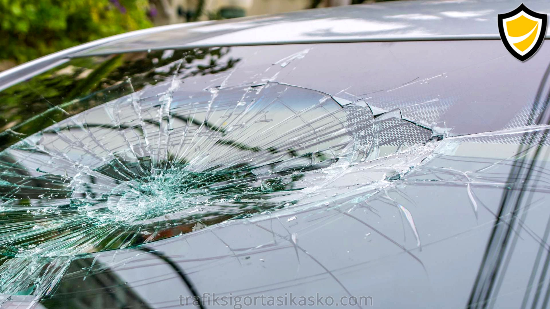 arabamın ön camı kırıldı, ön cam kırıldı, araba ön cam hasarı,